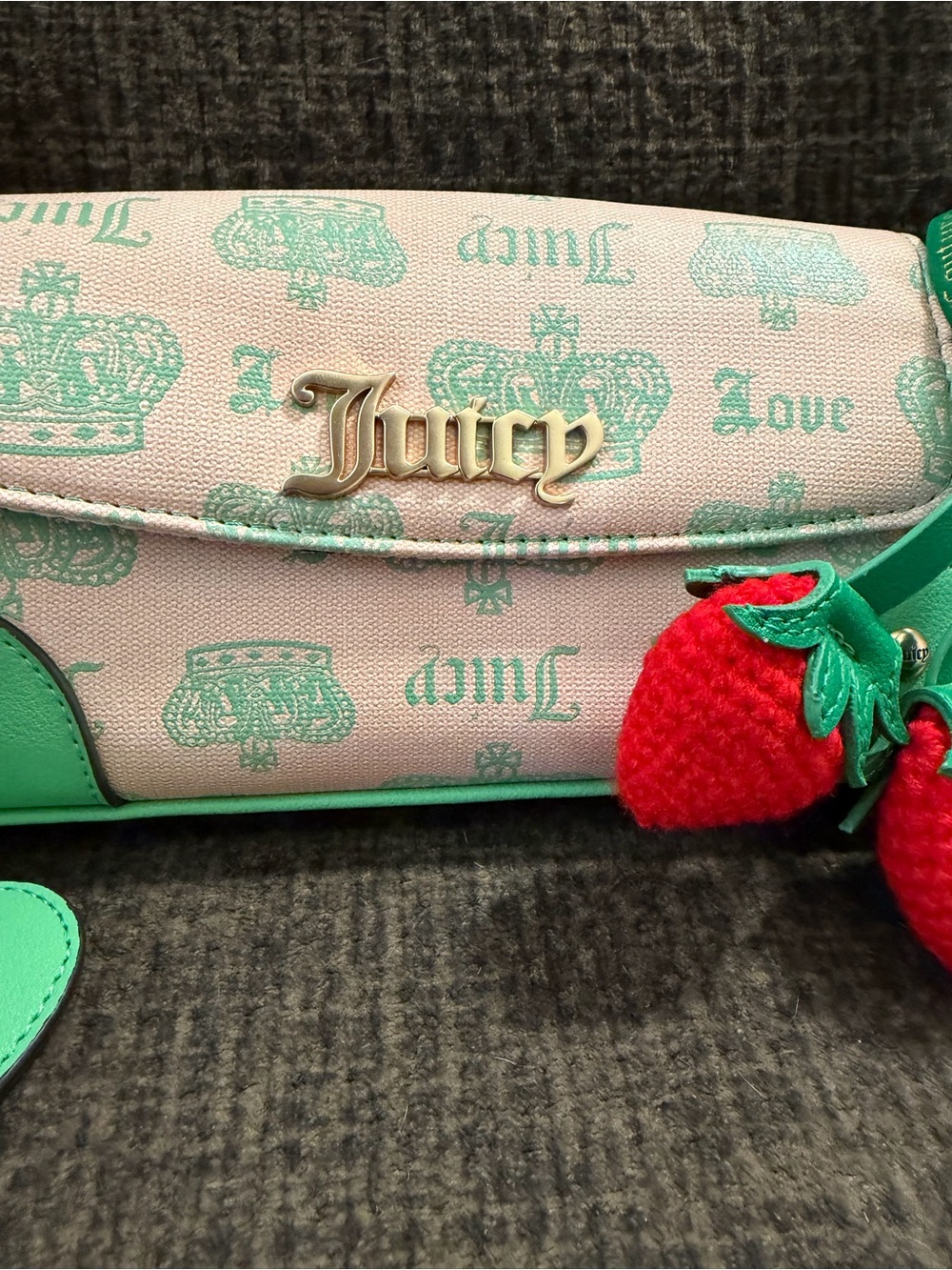 Juicy Couture EXCLUSIVE Crossbody Bag Adjustable - Picture 3 of 10